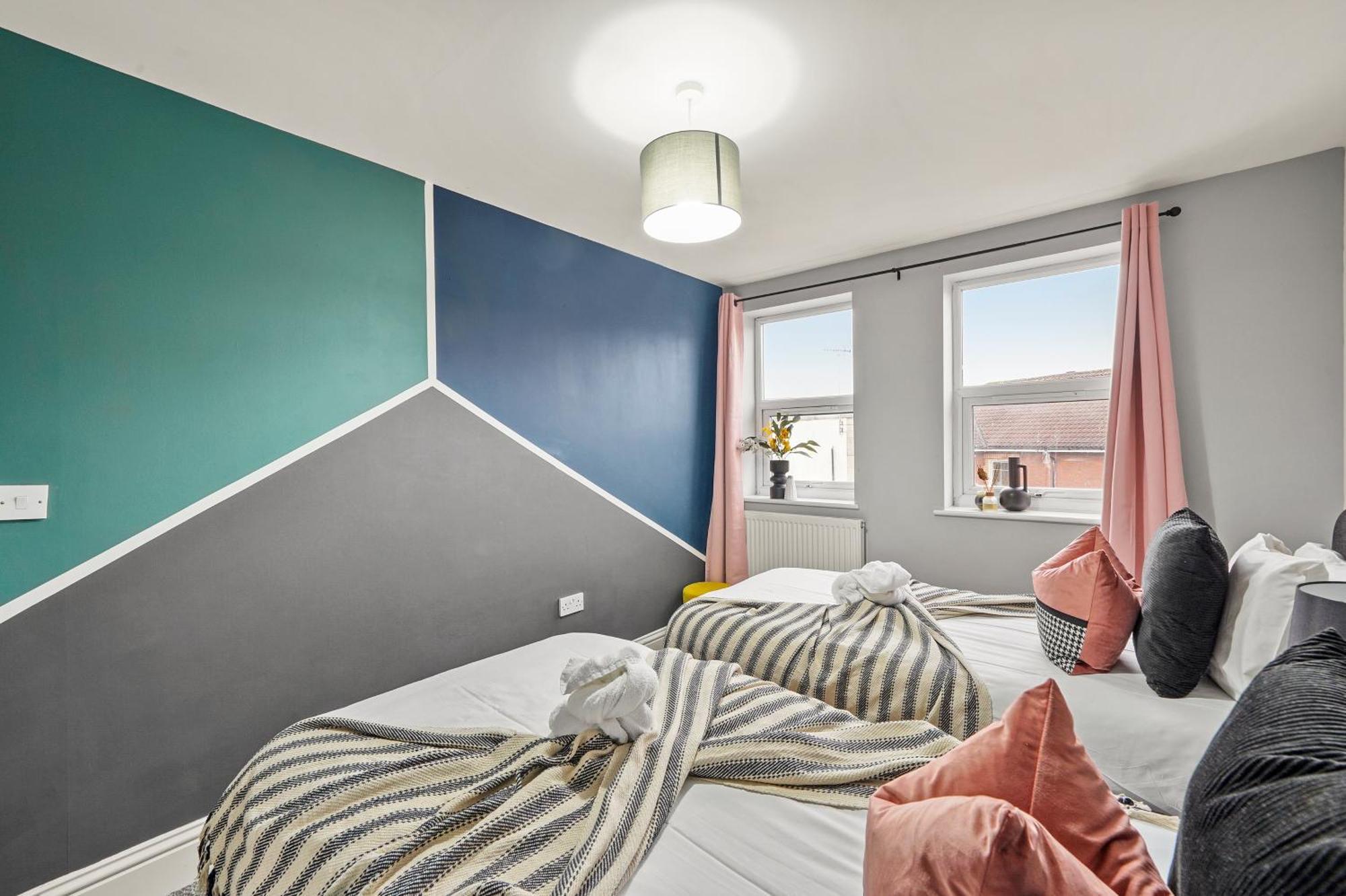 Beautiful Duplex With Private Rooftop - Sleeps 6 * Bristol